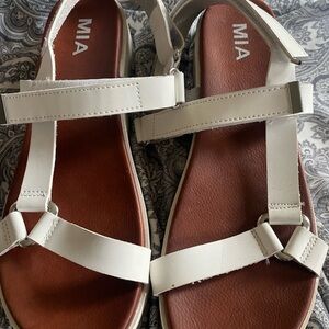 Mia size 9 sandals